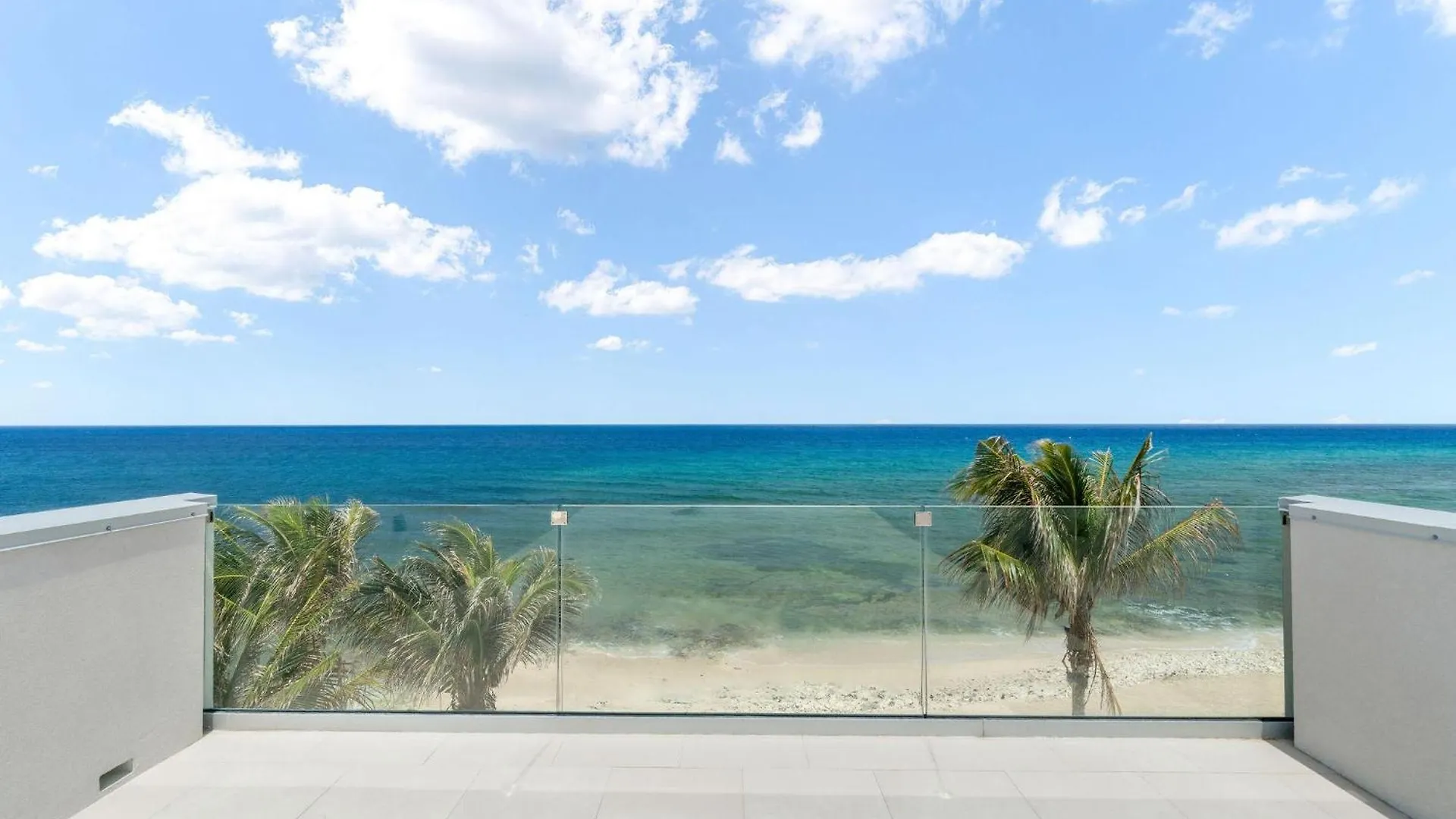 Silver Reef 4 Oceanfront Condo North Side 케이맨 제도