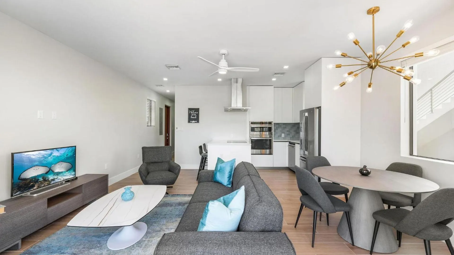 Silver Reef 4 Oceanfront Condo North Side 0*,  케이맨 제도